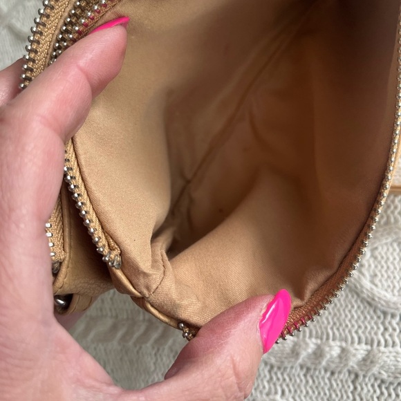 Kenneth Cole Reaction small crossbody Two Zippers plenty of Space! - Picture 13 of 14